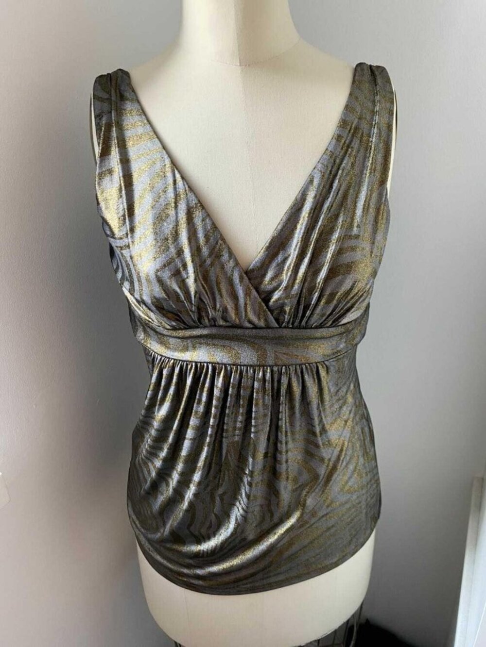 Guess Top - Size Small
